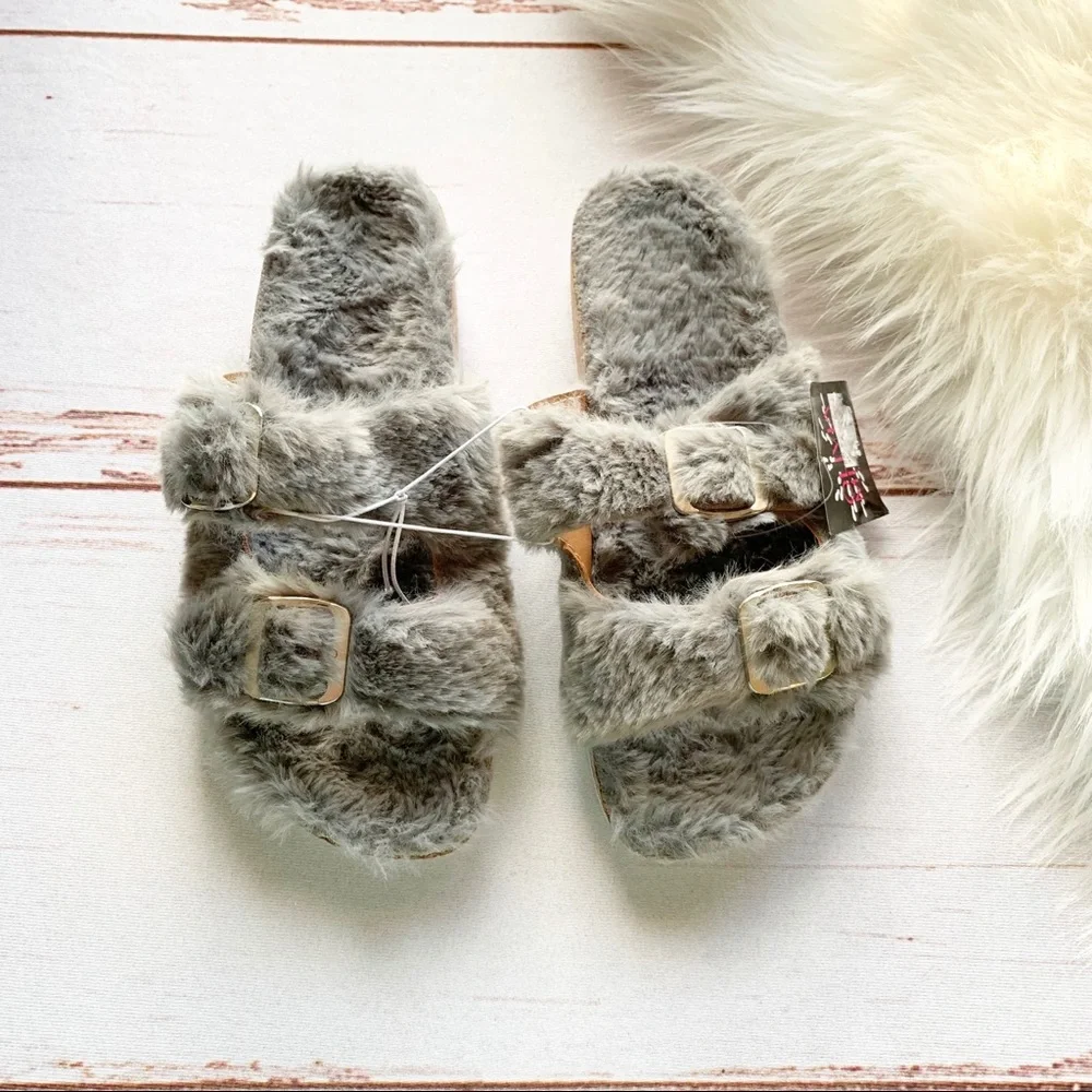 Olivia Miller Stephanie Grey Fur Slide Sandals | Size 6 - Picture 1 of 7